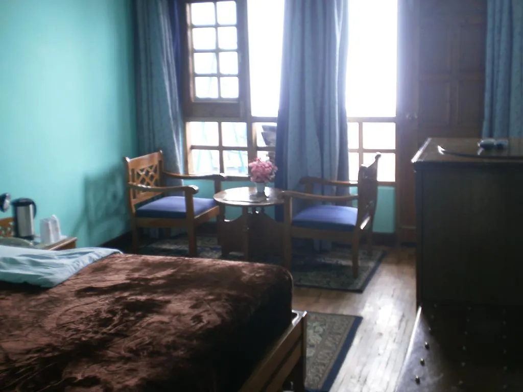 Snow King Retreat: Himalayan Views & Mountain Luxury Hotel Kufri 4*,
