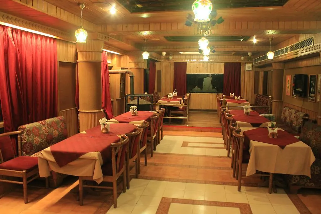 Snow King Retreat: Himalayan Views & Mountain Luxury Hotel Kufri