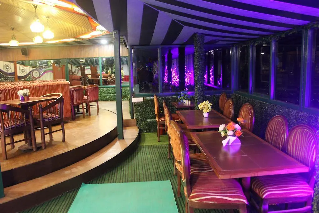 Snow King Retreat: Himalayan Views & Mountain Luxury Hotel Kufri 4*,
