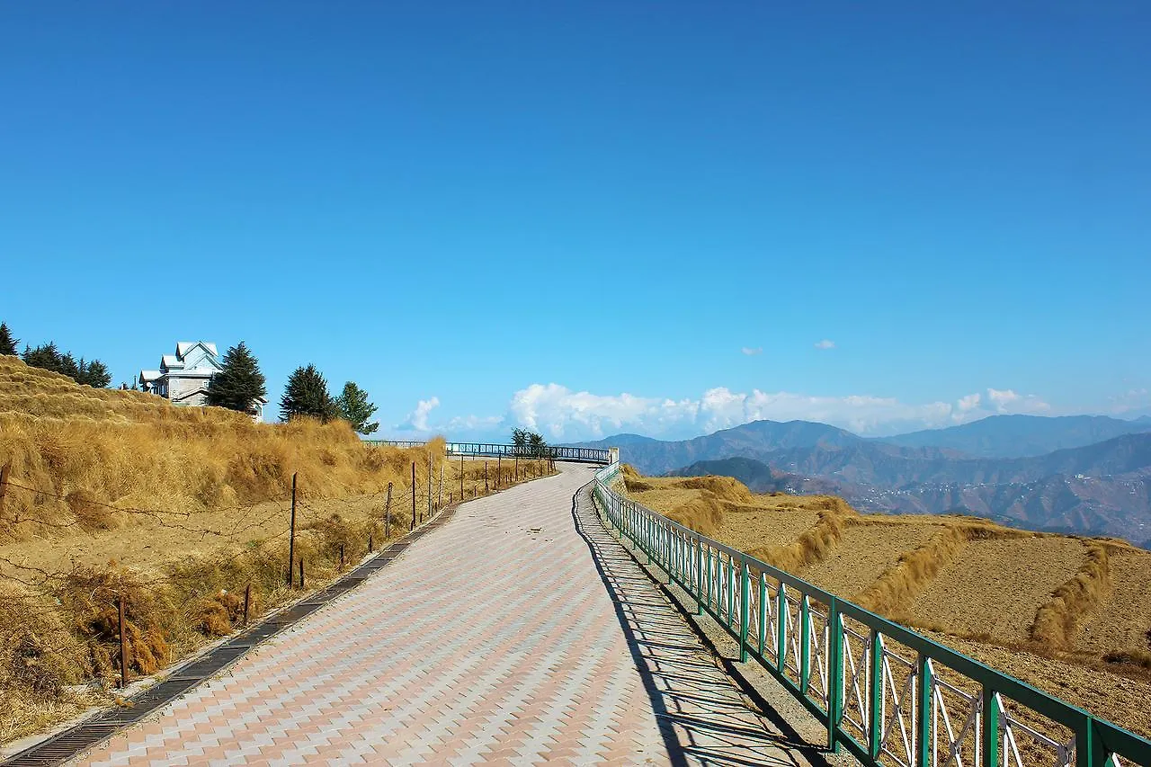 Snow King Retreat: Himalayan Views & Mountain Luxury Hotel Kufri