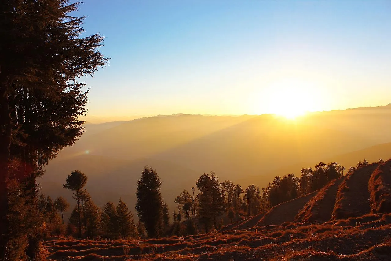 Snow King Retreat: Himalayan Views & Mountain Luxury Hotel Kufri