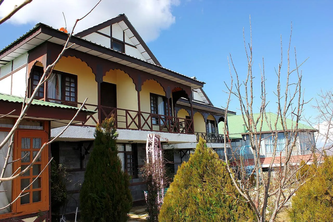 Snow King Retreat: Himalayan Views & Mountain Luxury Hotel Kufri 4*,
