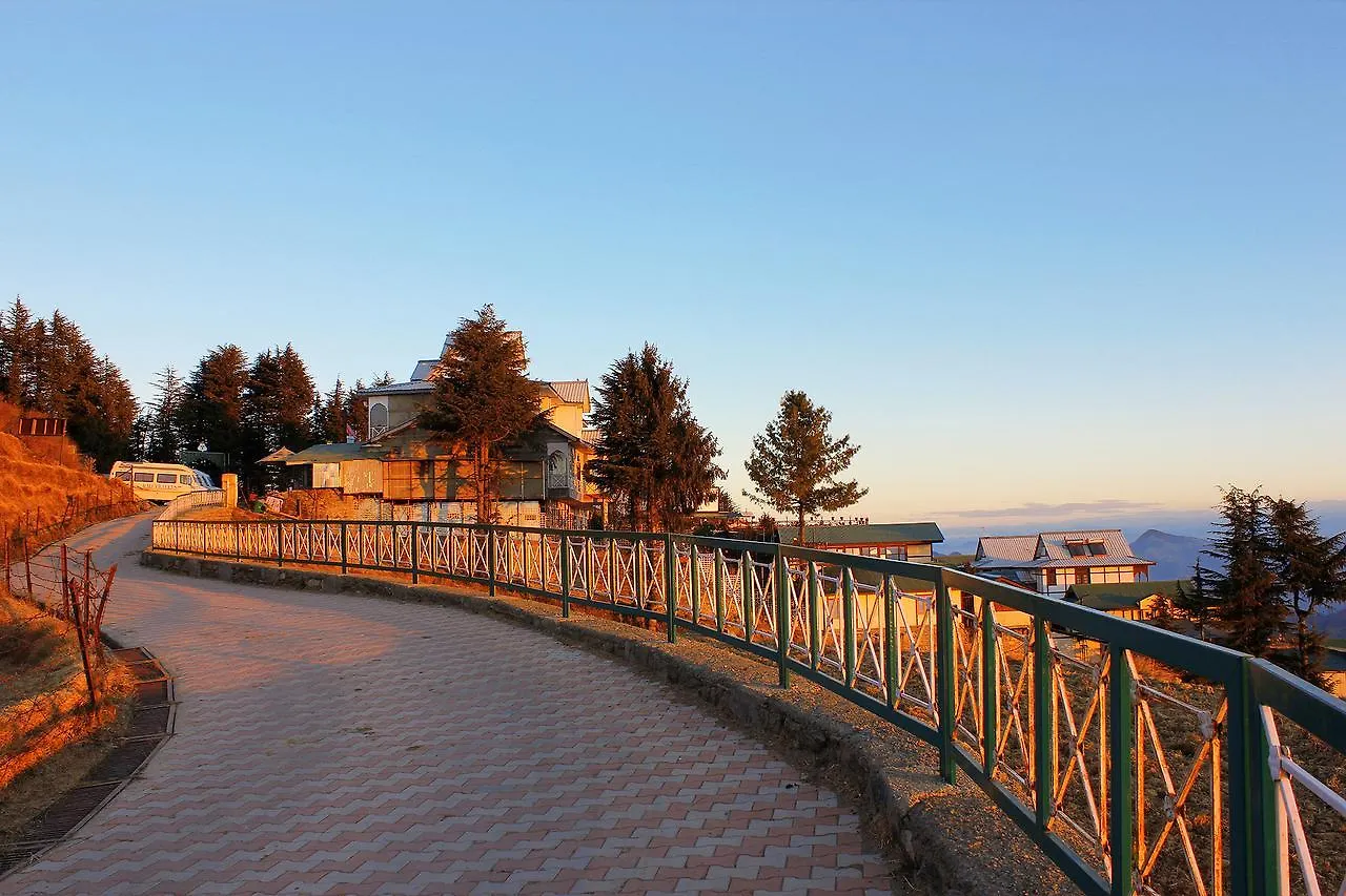 Snow King Retreat: Himalayan Views & Mountain Luxury Hotel Kufri