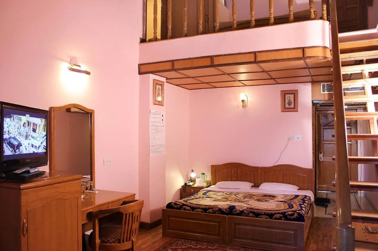 Snow King Retreat: Himalayan Views & Mountain Luxury Hotel Kufri