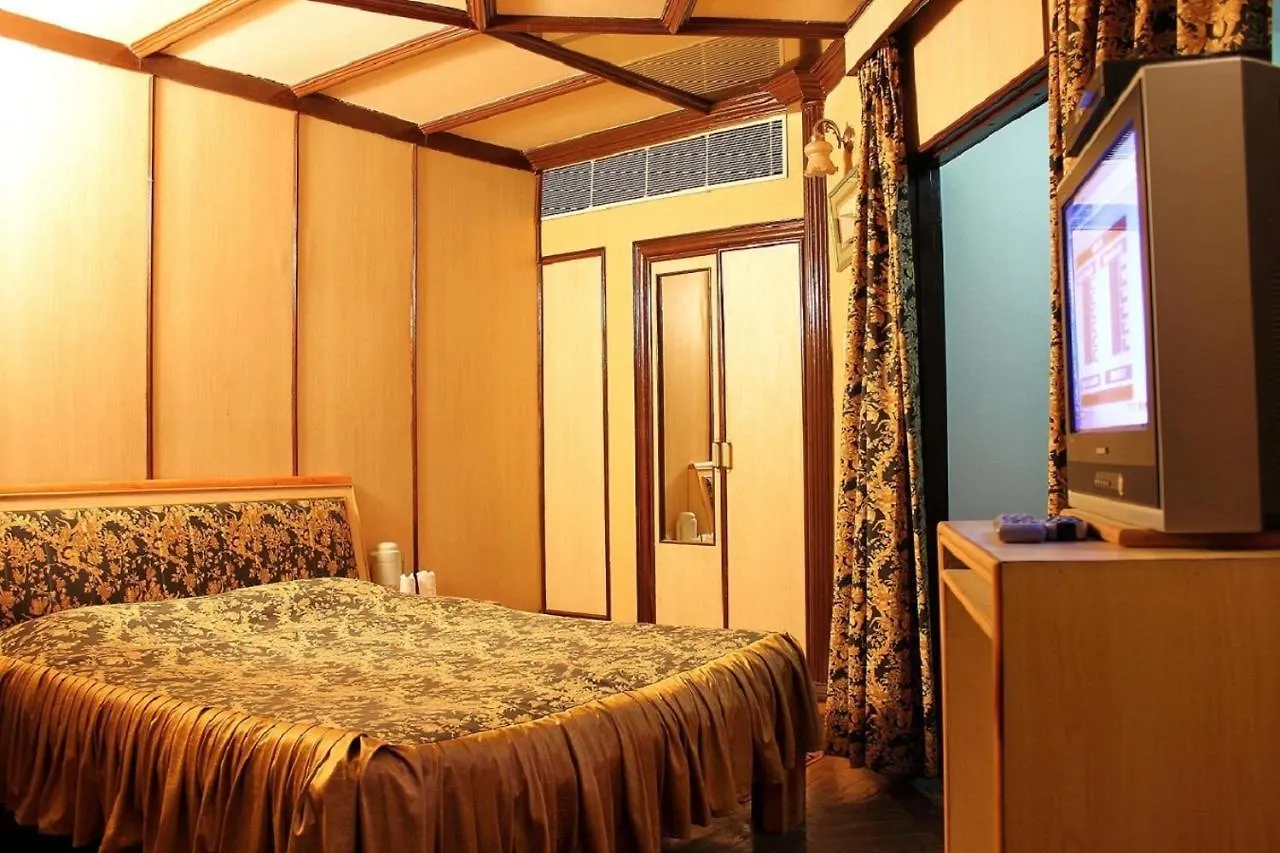 Snow King Retreat: Himalayan Views & Mountain Luxury Hotel Kufri India
