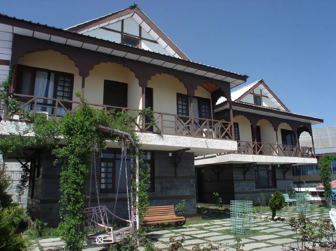 Snow King Retreat: Himalayan Views & Mountain Luxury Hotel Kufri