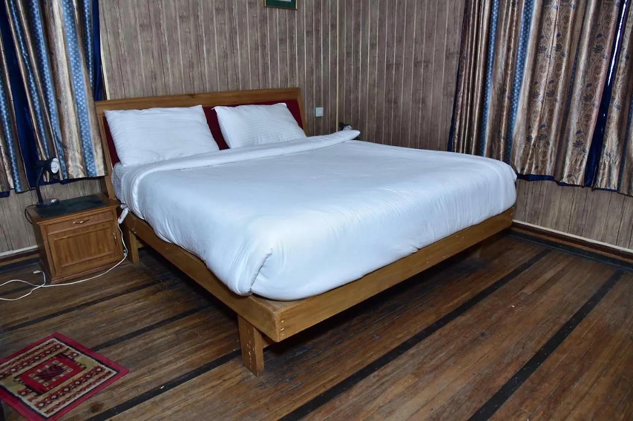 Snow King Retreat: Himalayan Views & Mountain Luxury Hotel Kufri
