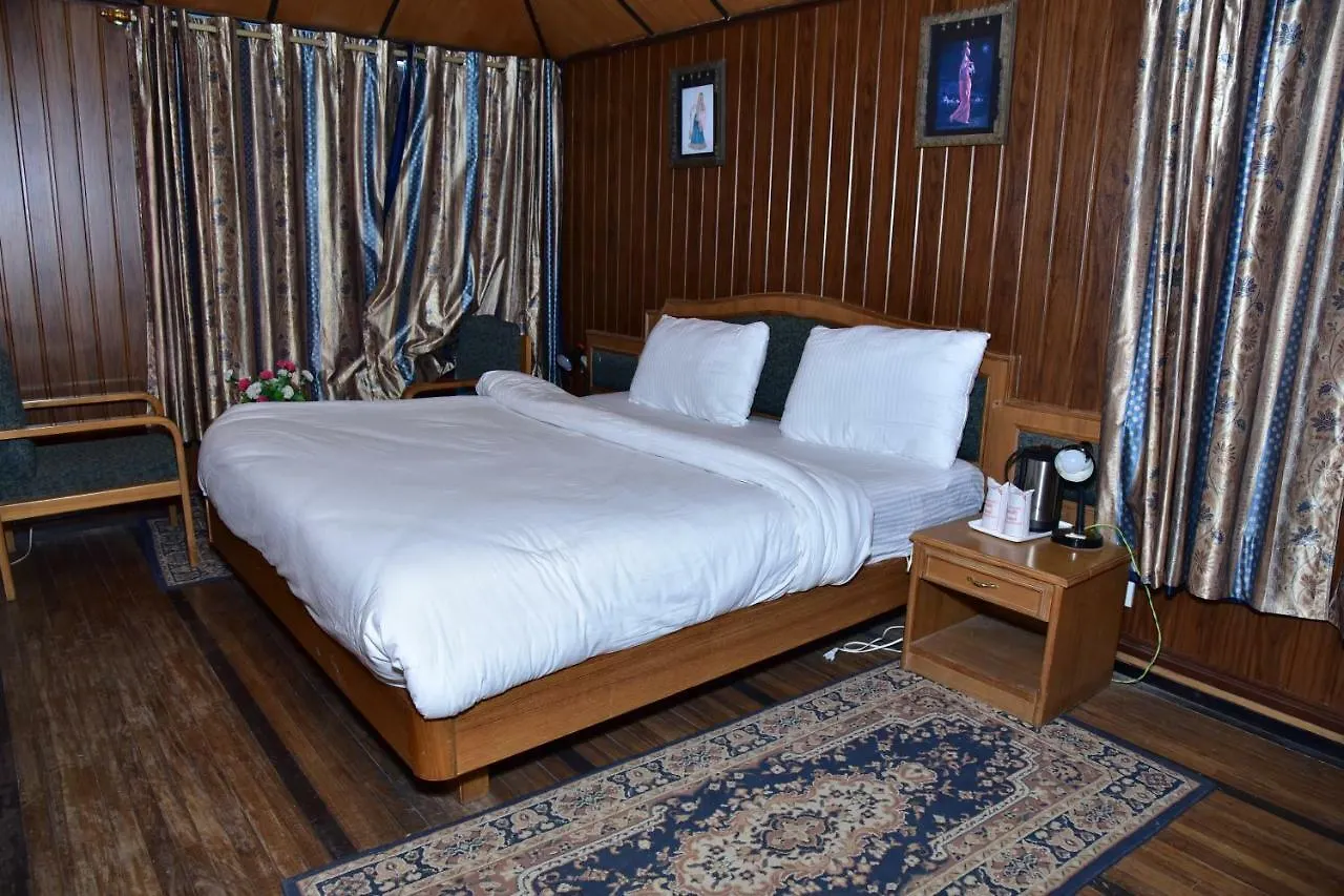 Snow King Retreat: Himalayan Views & Mountain Luxury Hotel Kufri 4*,