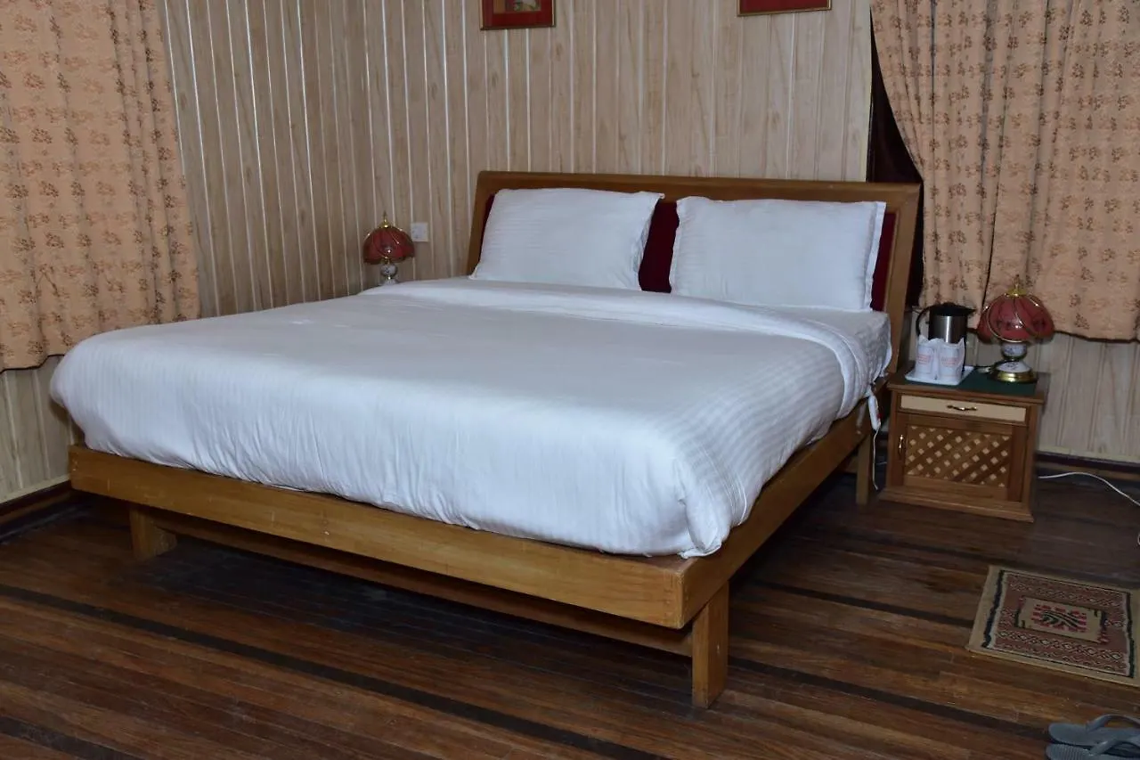 Snow King Retreat: Himalayan Views & Mountain Luxury Hotel Kufri India