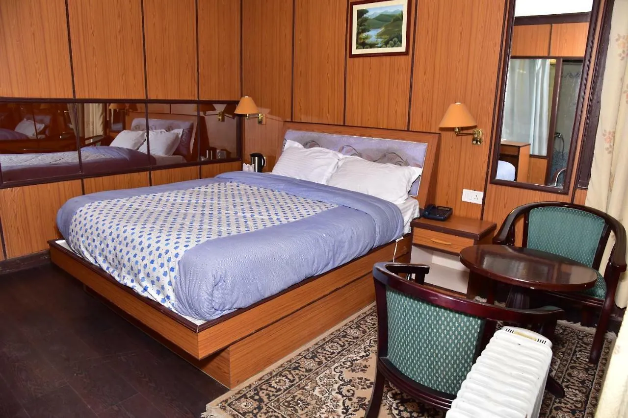 Snow King Retreat: Himalayan Views & Mountain Luxury Hotel Kufri