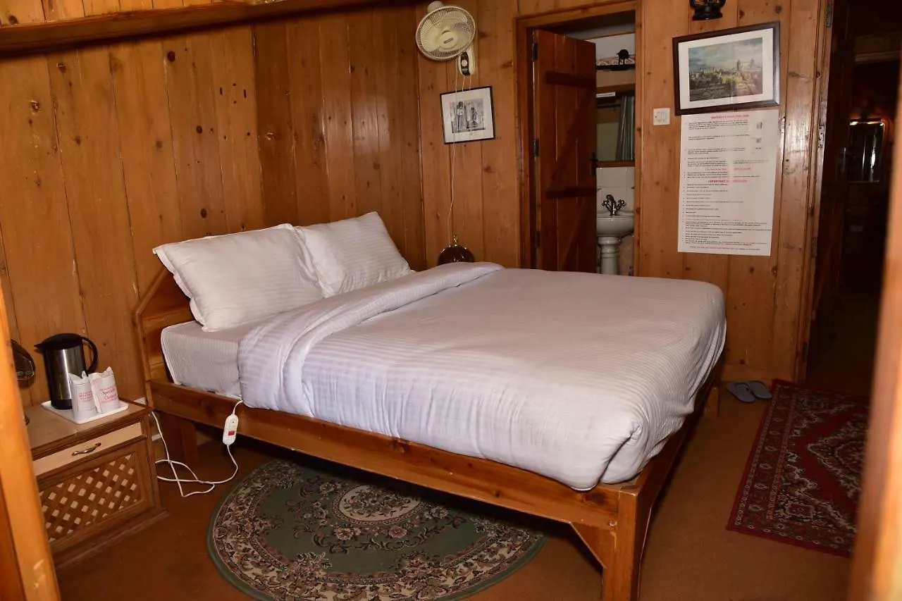 Snow King Retreat: Himalayan Views & Mountain Luxury Hotel Kufri 4*,  India