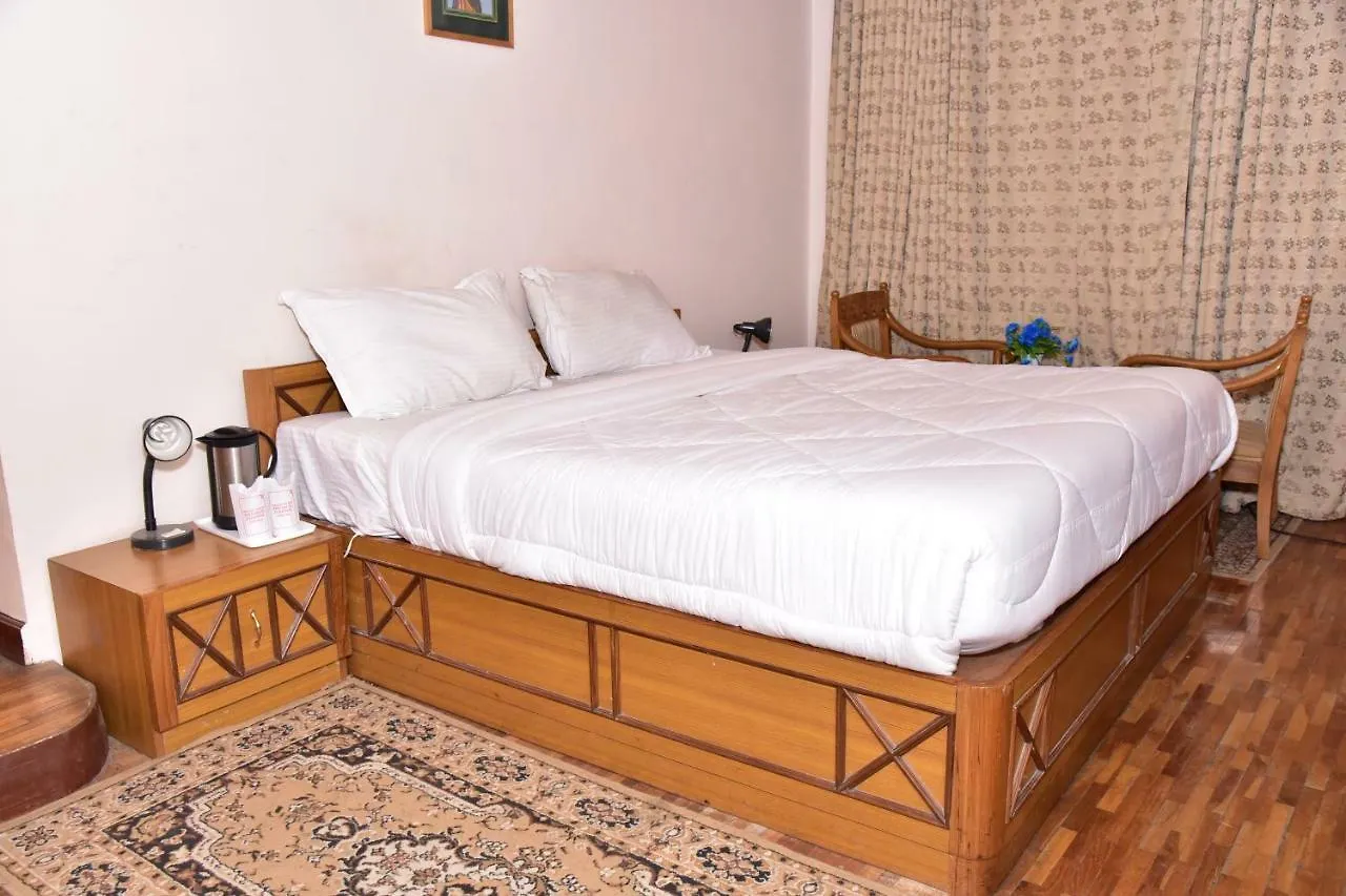 Snow King Retreat: Himalayan Views & Mountain Luxury Hotel Kufri