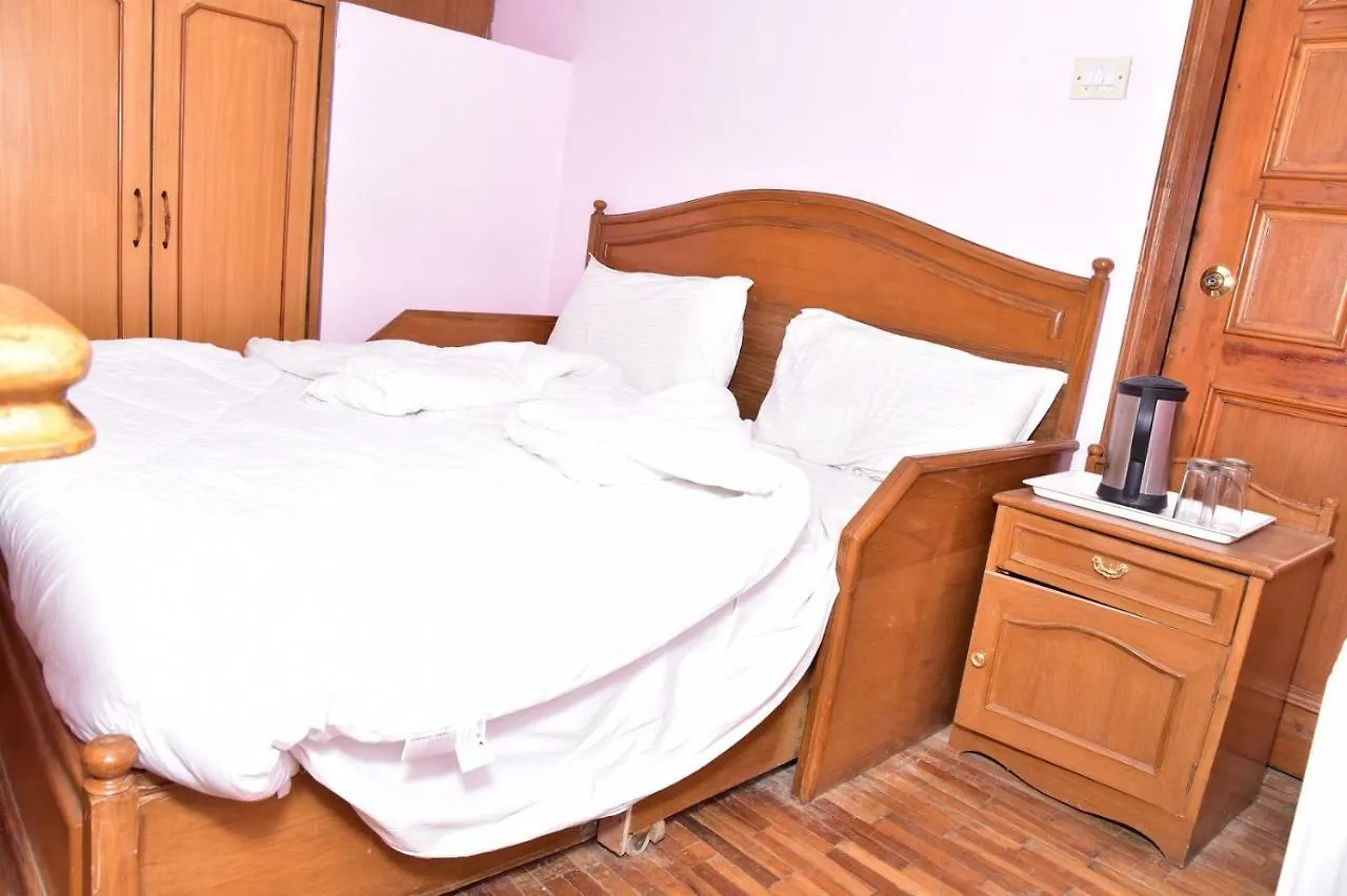 Snow King Retreat: Himalayan Views & Mountain Luxury Hotel Kufri
