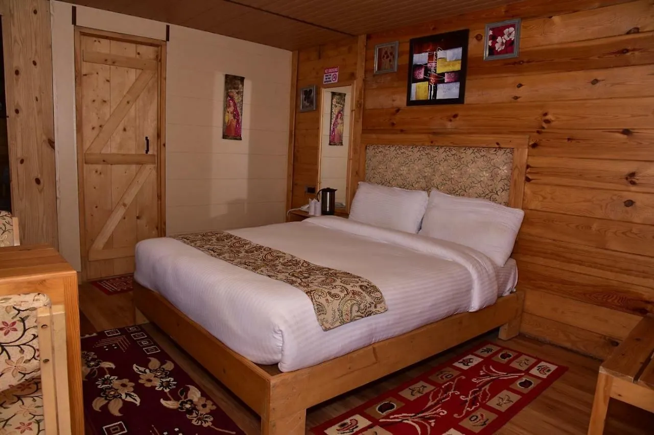 Snow King Retreat: Himalayan Views & Mountain Luxury Hotel Kufri